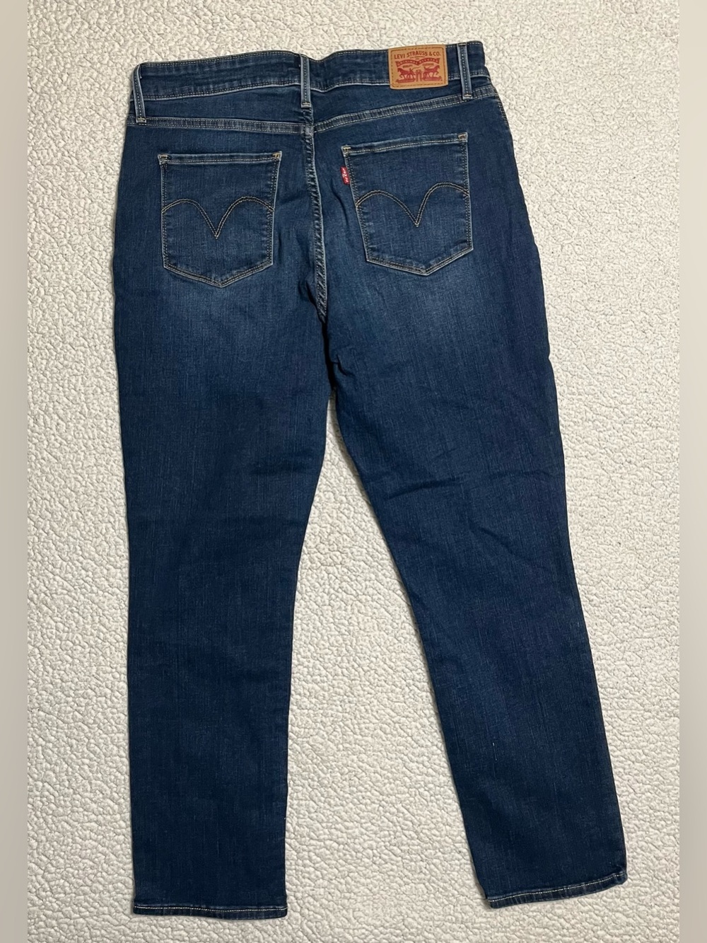 Levi's women's Mid rise Denim Jeans - Picture 7 of 10